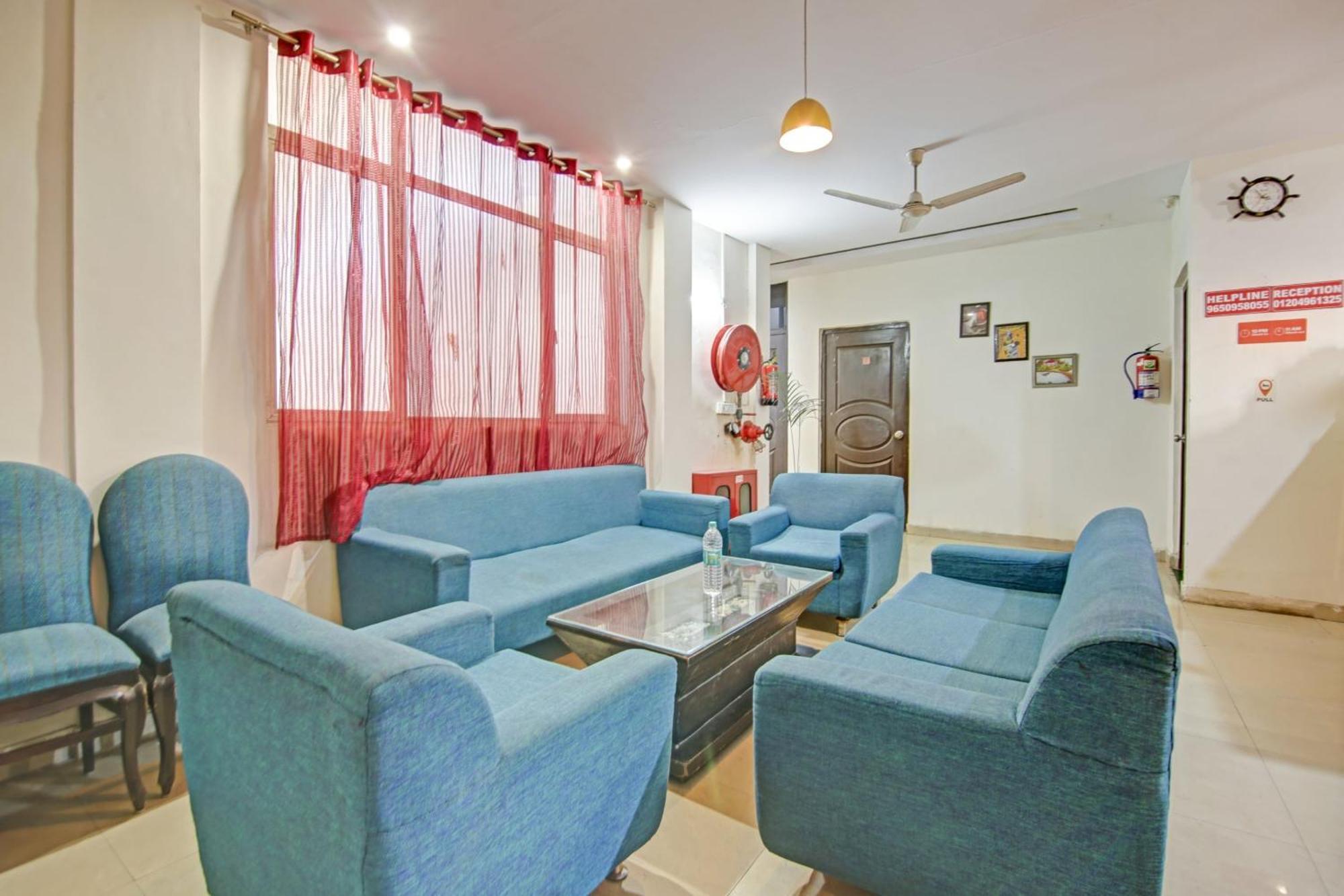 Hotel O Glorious Stayz Noida Esterno foto