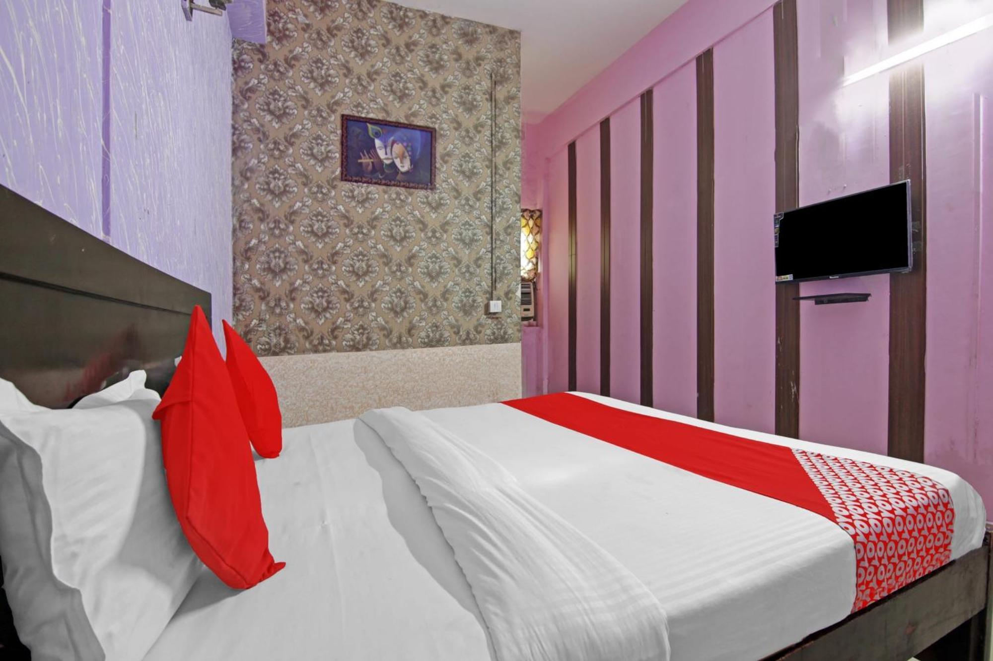 Hotel O Glorious Stayz Noida Esterno foto