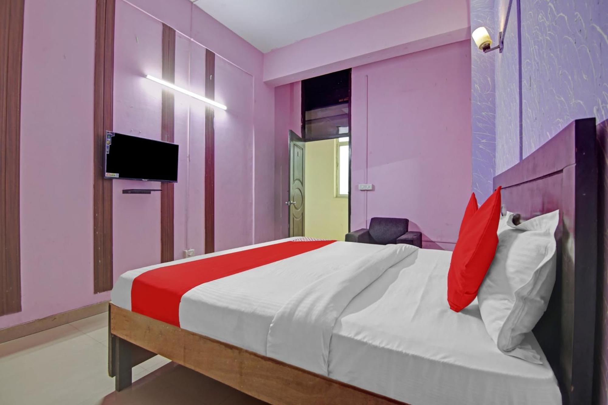 Hotel O Glorious Stayz Noida Esterno foto