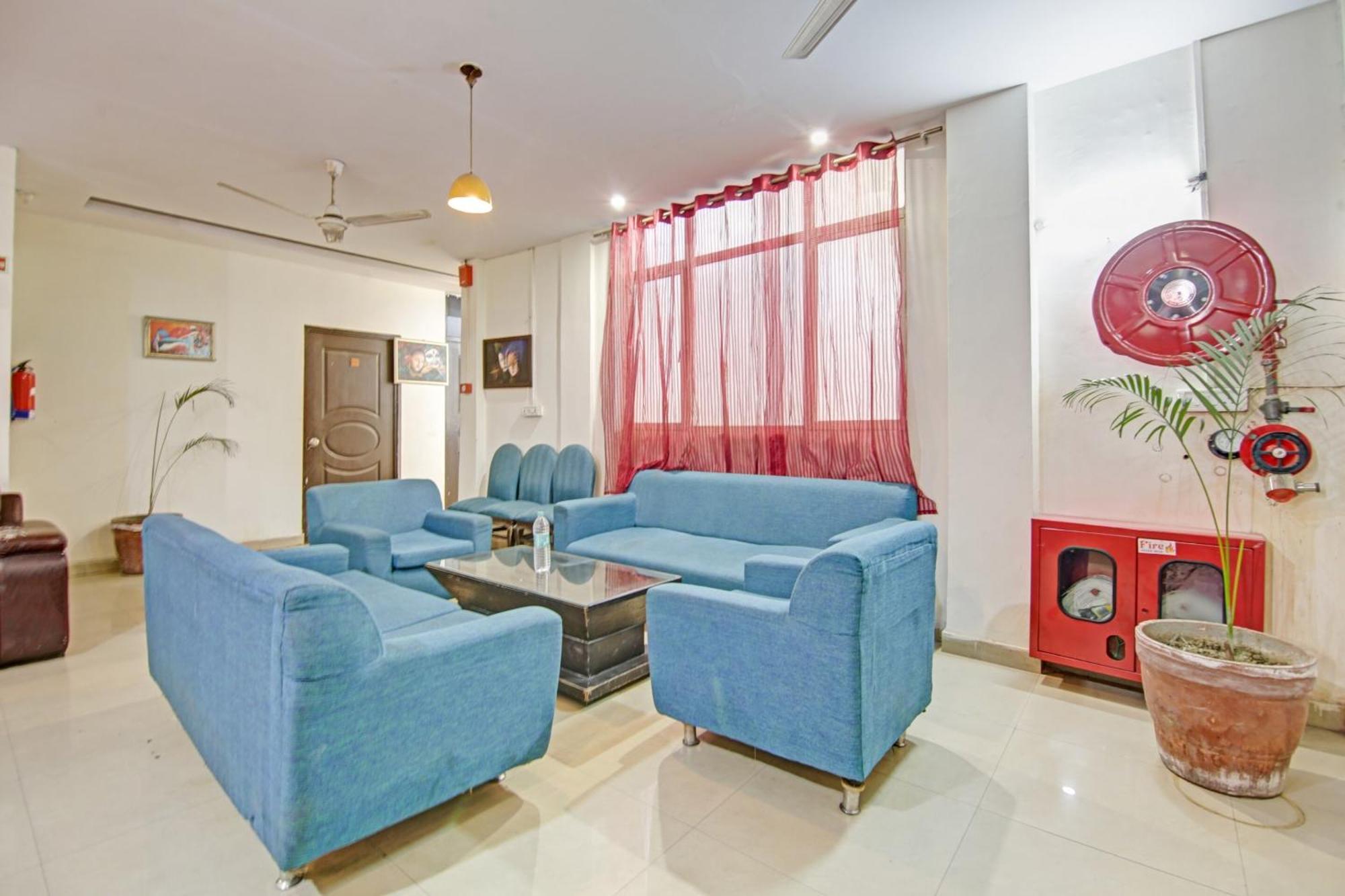 Hotel O Glorious Stayz Noida Esterno foto