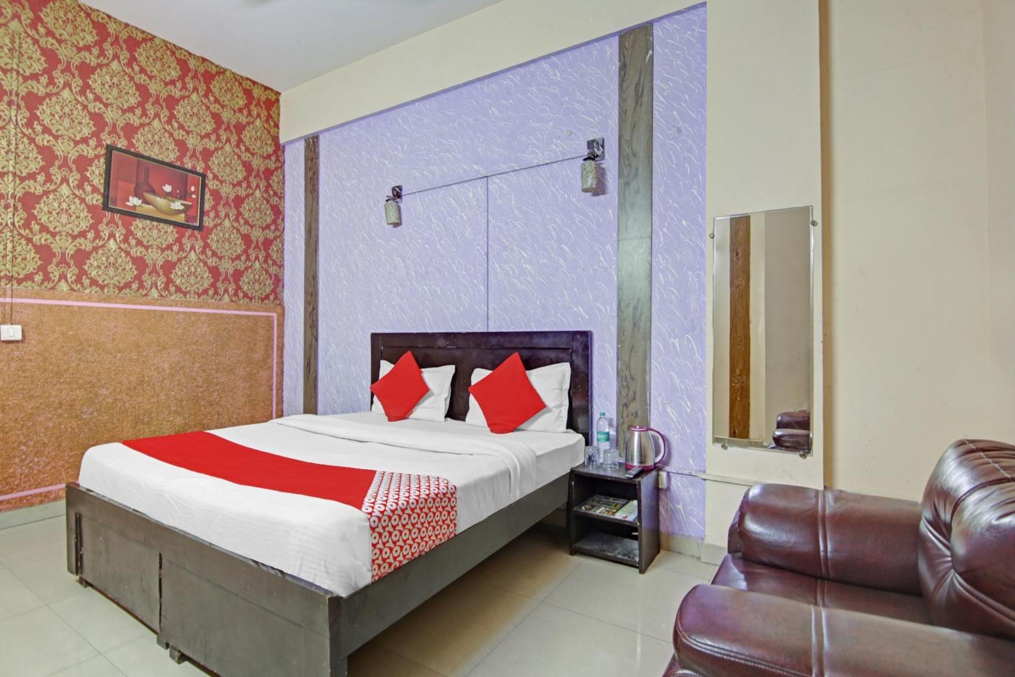 Hotel O Glorious Stayz Noida Esterno foto