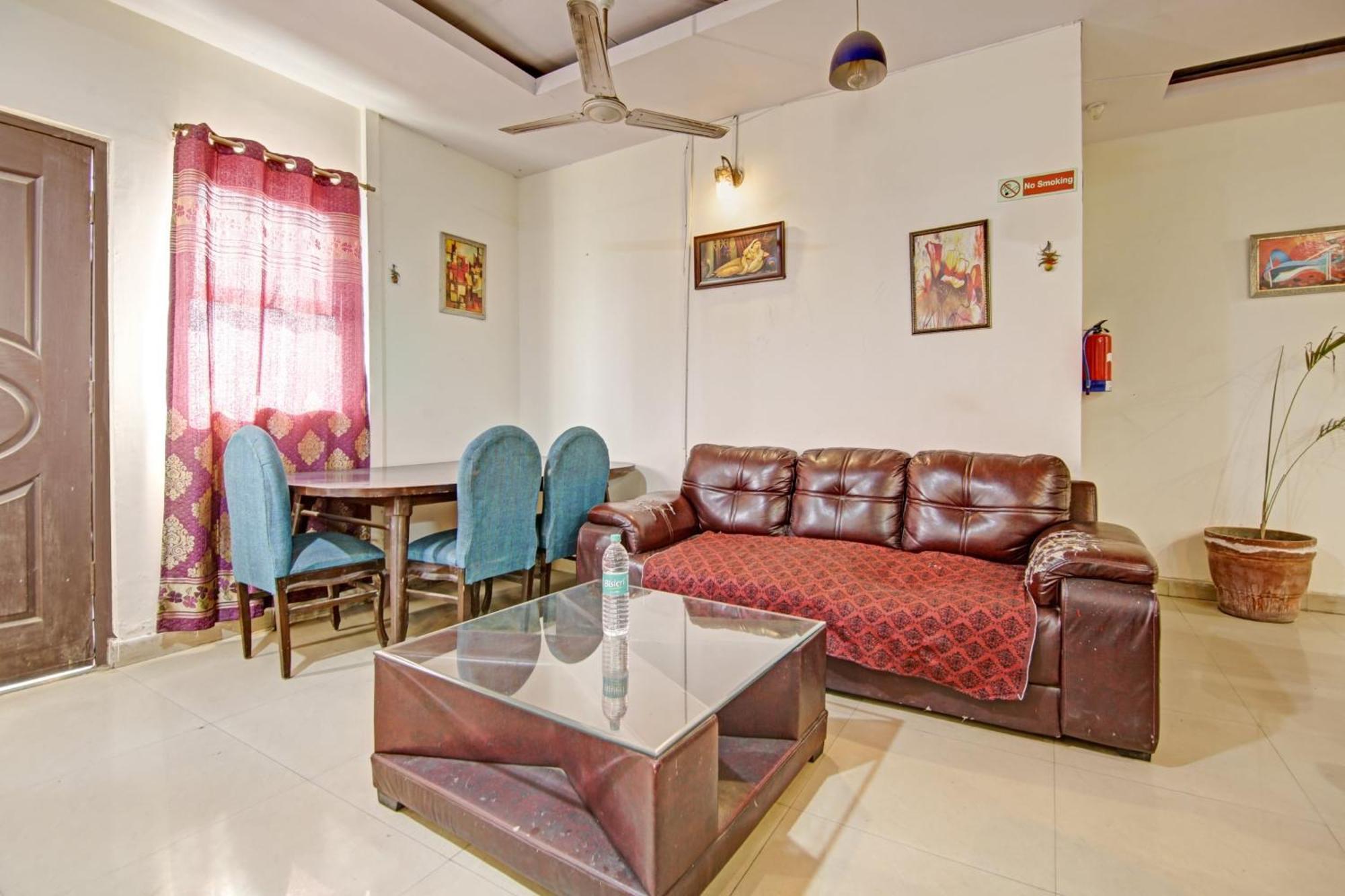 Hotel O Glorious Stayz Noida Esterno foto